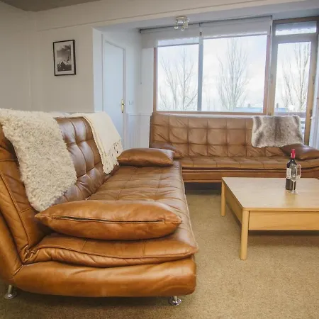 Spacious Right By The Slopes