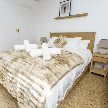 Spacious Right By The Slopes
